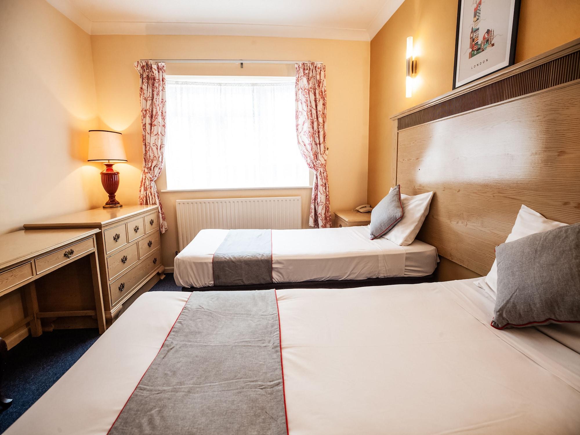 Oyo Osterley Park Hotel ไอล์เวิร์ธ ภายนอก รูปภาพ
