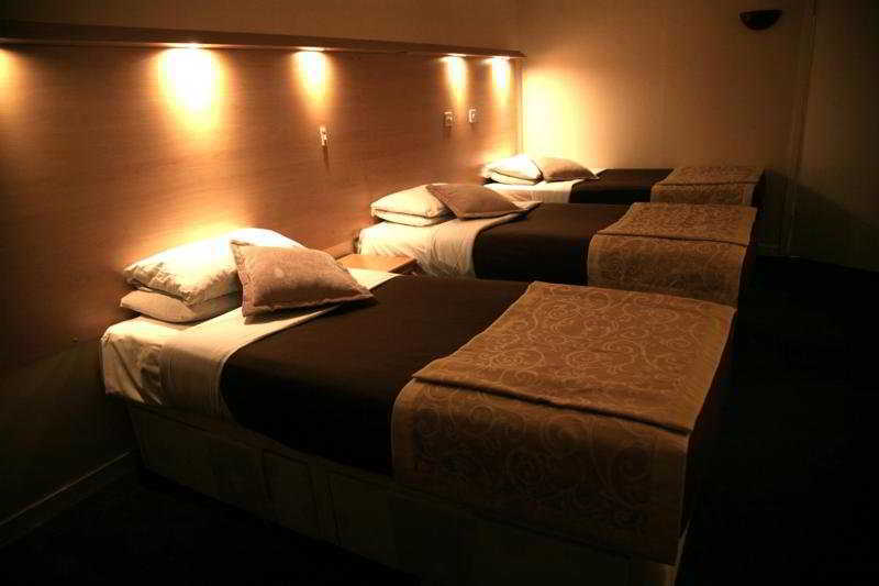 Oyo Osterley Park Hotel ไอล์เวิร์ธ ภายนอก รูปภาพ