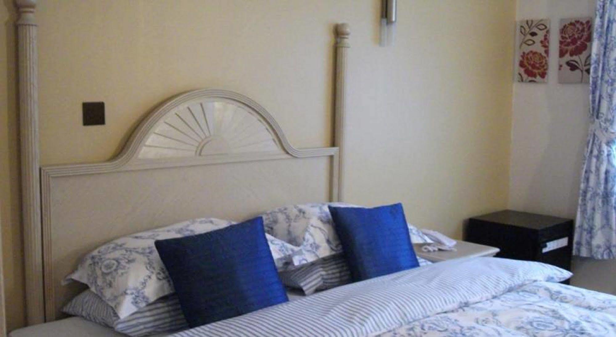 Oyo Osterley Park Hotel ไอล์เวิร์ธ ภายนอก รูปภาพ