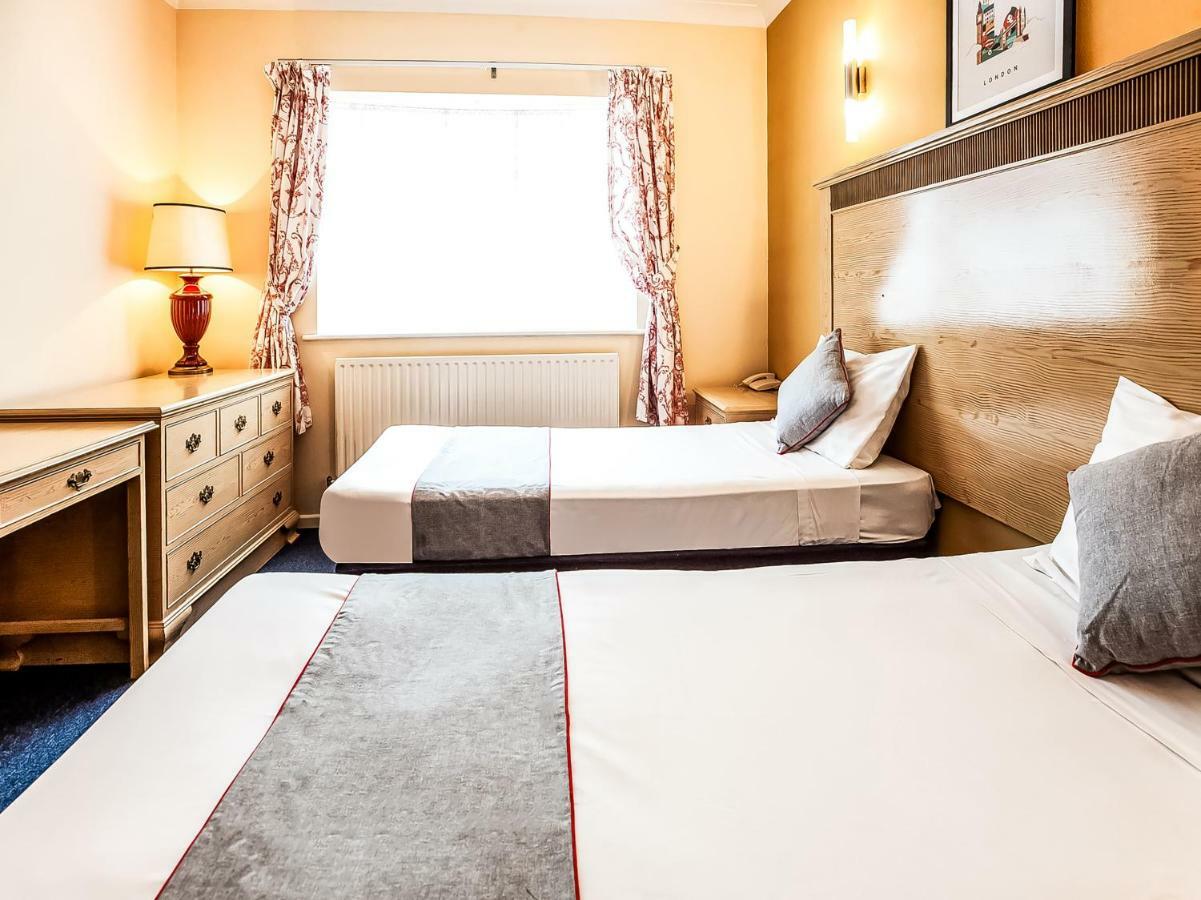 Oyo Osterley Park Hotel ไอล์เวิร์ธ ภายนอก รูปภาพ