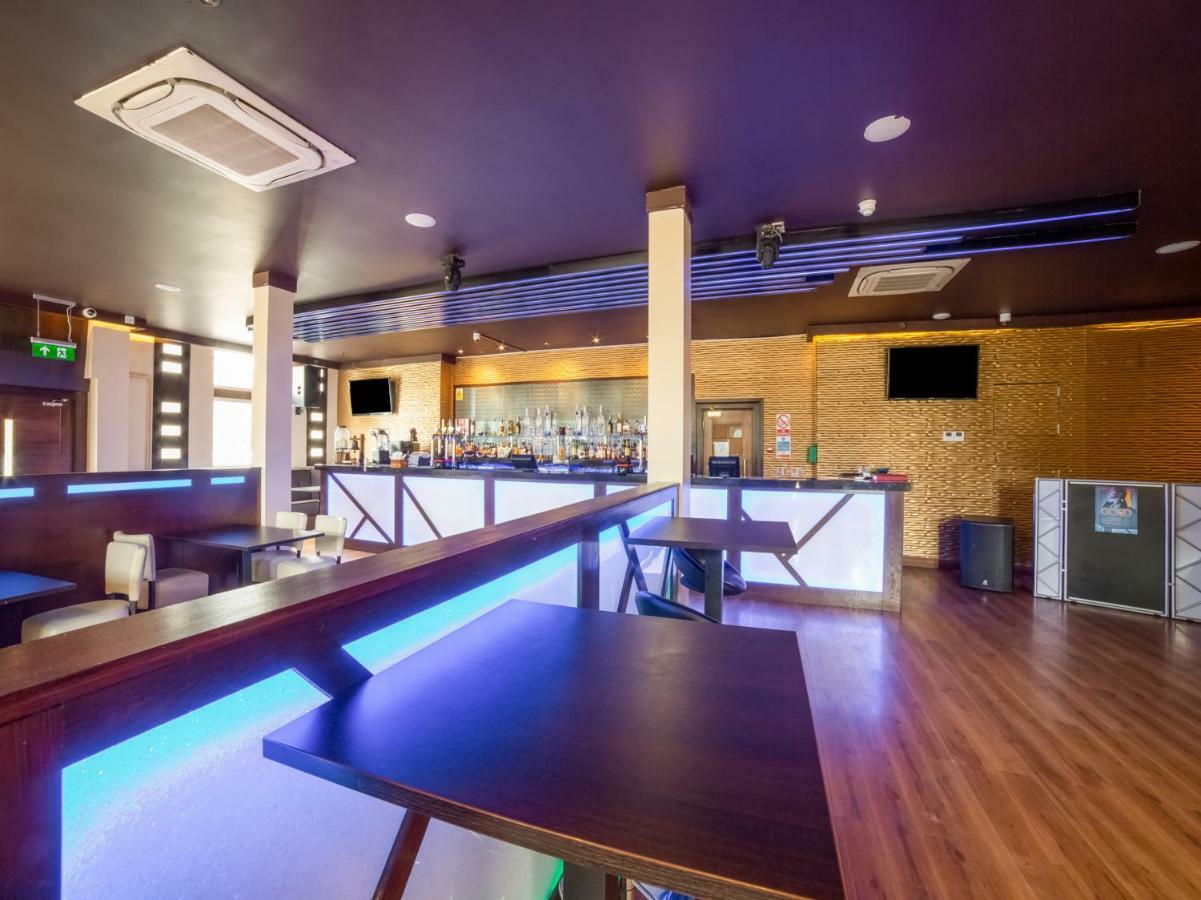 Oyo Osterley Park Hotel ไอล์เวิร์ธ ภายนอก รูปภาพ