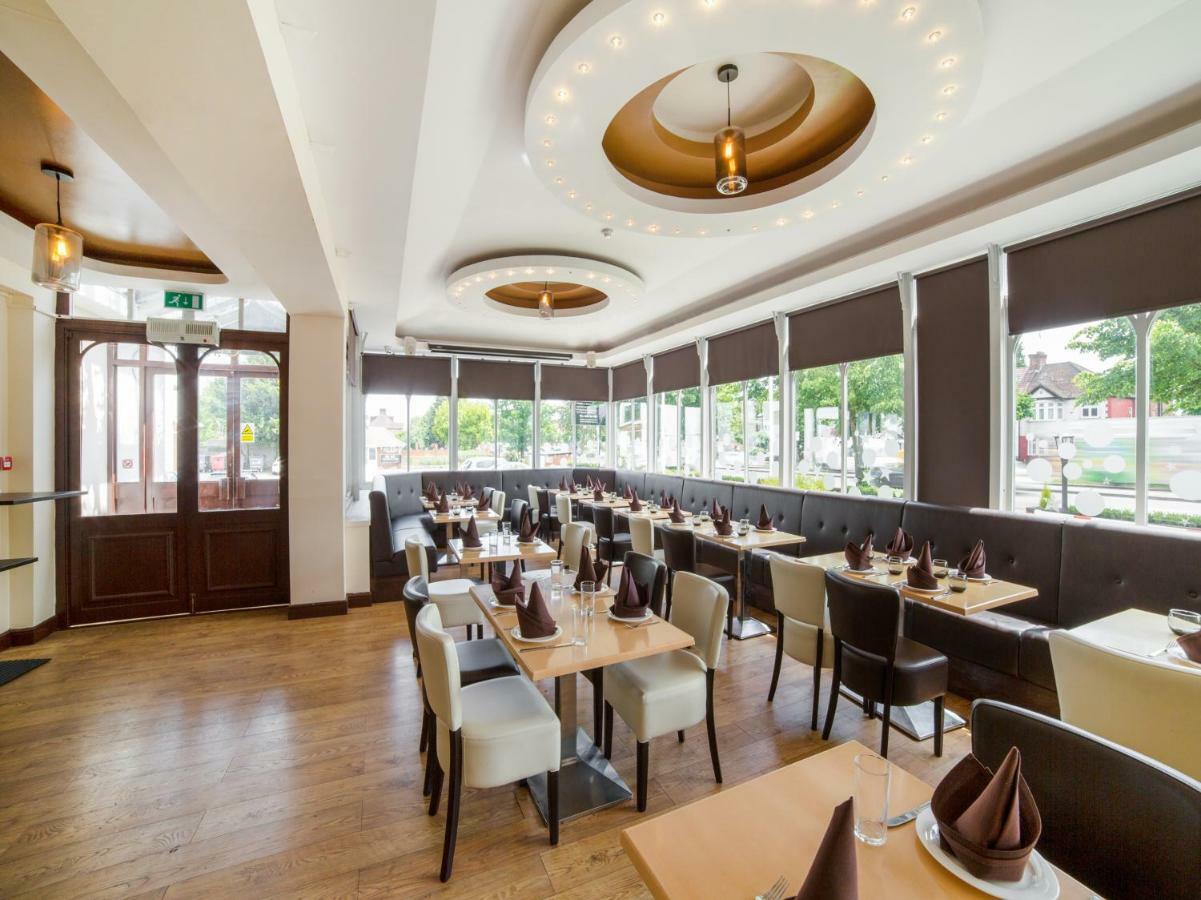 Oyo Osterley Park Hotel ไอล์เวิร์ธ ภายนอก รูปภาพ