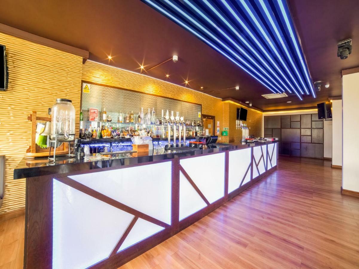 Oyo Osterley Park Hotel ไอล์เวิร์ธ ภายนอก รูปภาพ