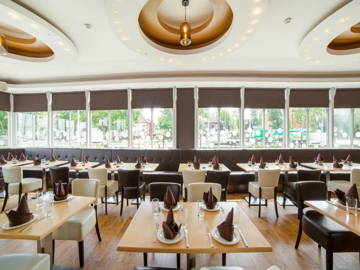 Oyo Osterley Park Hotel ไอล์เวิร์ธ ภายนอก รูปภาพ